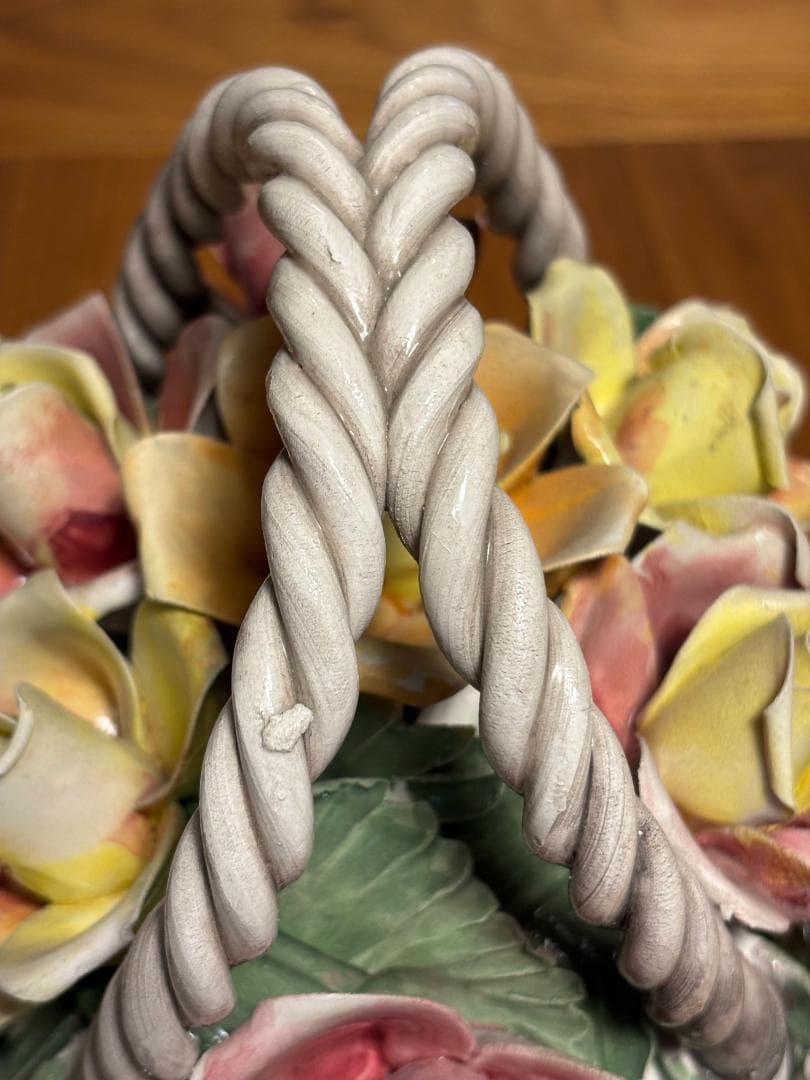 イタリア製　陶花　陶器の置物　バラ　バスケット　ハンドメイド