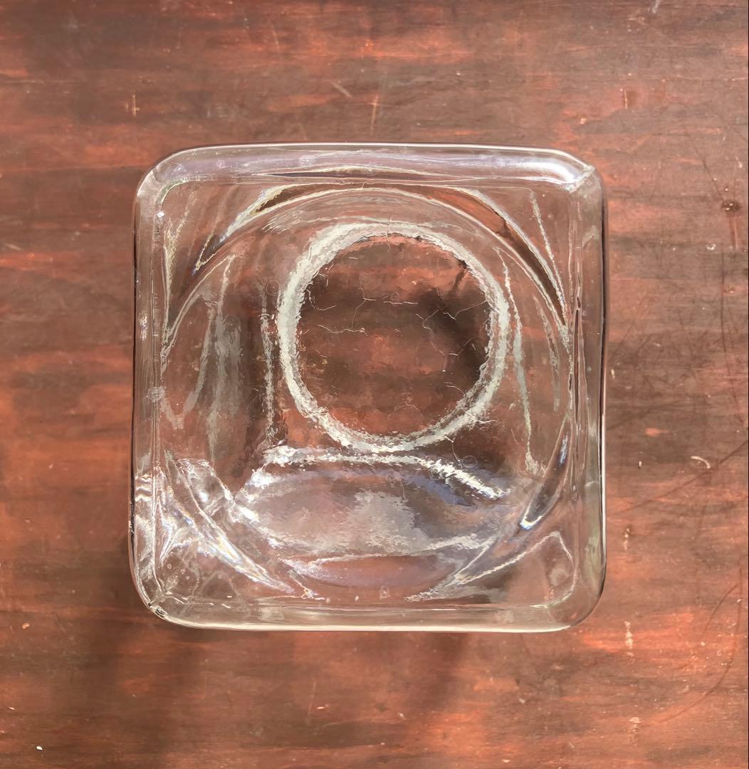 昭和レトロ　小ぶりザイズのタイプ違い　蓋付きガラス瓶　2個セット