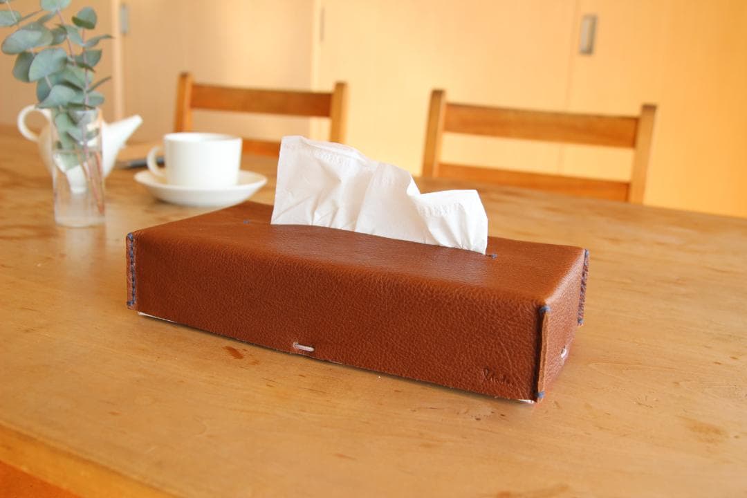 スッキリシンプル！『ヌメ革のBOXティッシュケース【チョコ】』栃木レザー