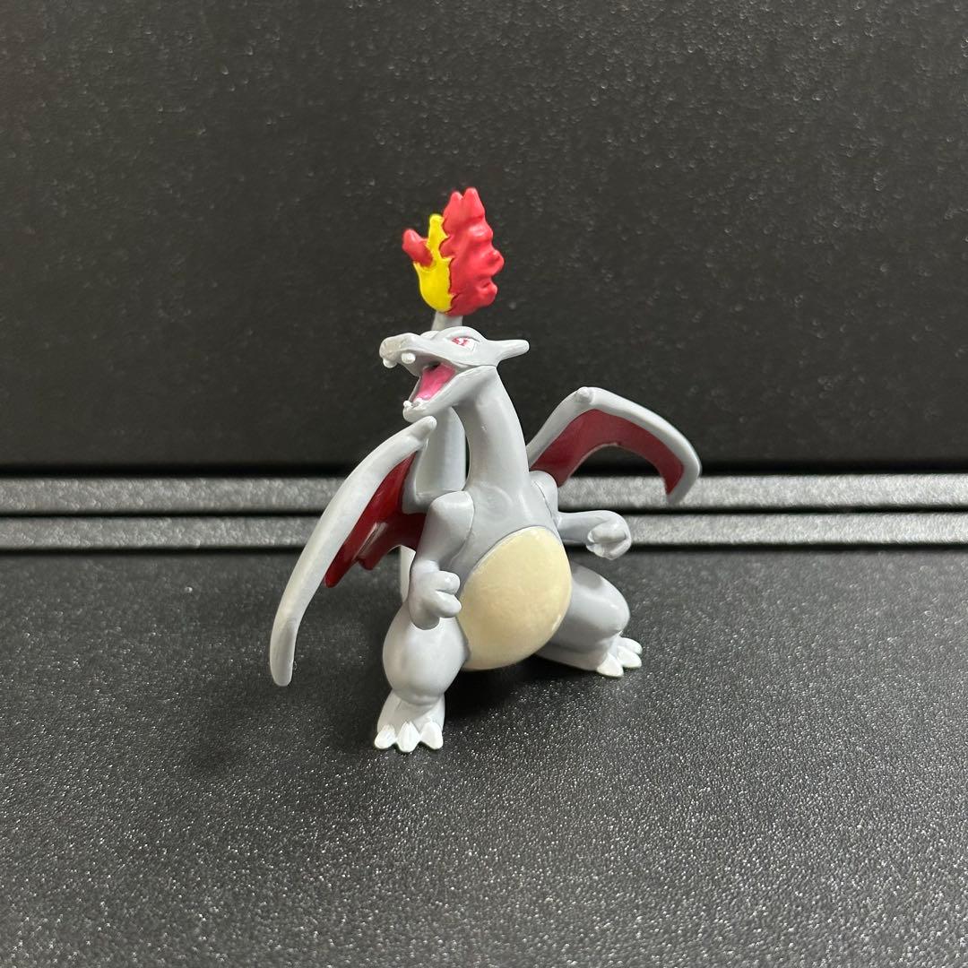 リザードン ポケモン モンコレ 色違い リペイント 黒リザードン