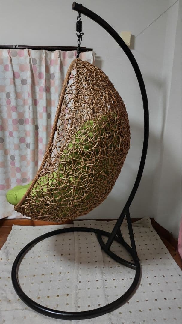 高級卵型ハンギングチェア 自立式のスタンド付き 人工ラタン（PEラタン）編み