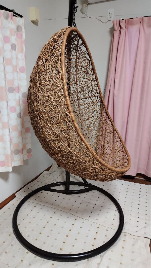 高級卵型ハンギングチェア 自立式のスタンド付き 人工ラタン（PEラタン）編み