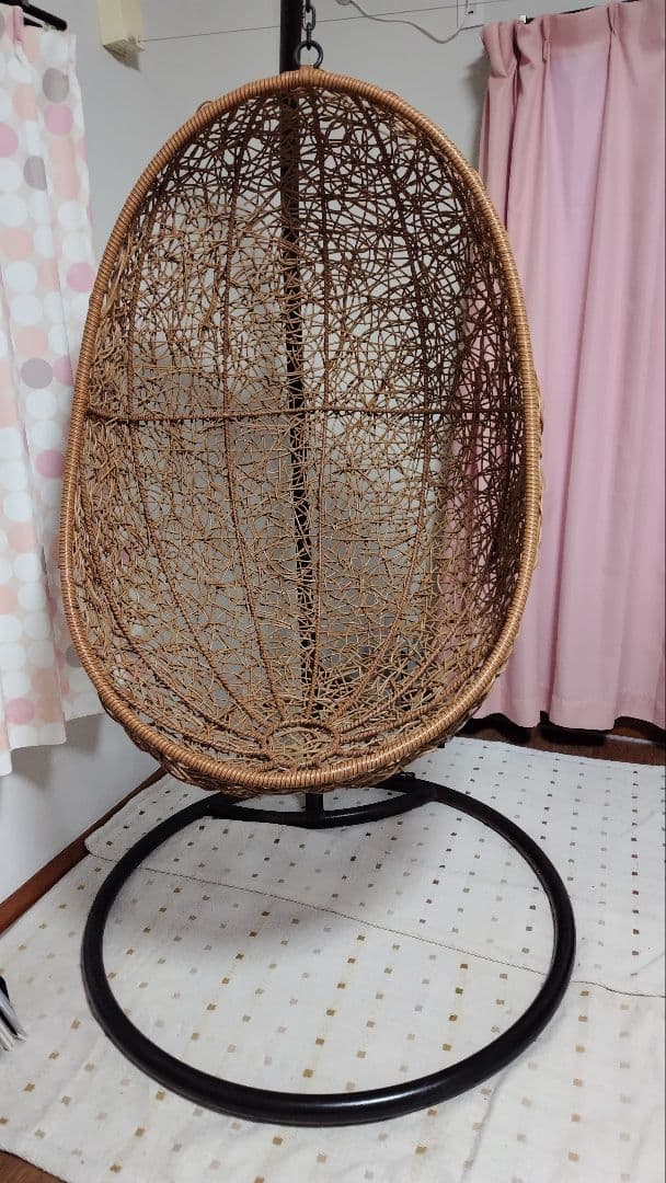 高級卵型ハンギングチェア 自立式のスタンド付き 人工ラタン（PEラタン）編み