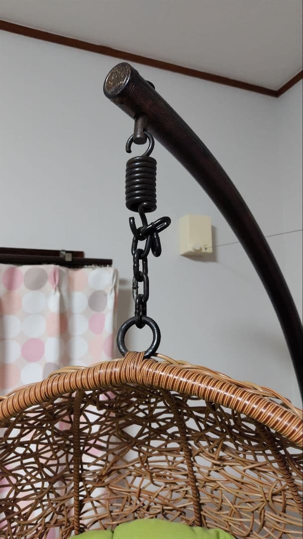 高級卵型ハンギングチェア 自立式のスタンド付き 人工ラタン（PEラタン）編み