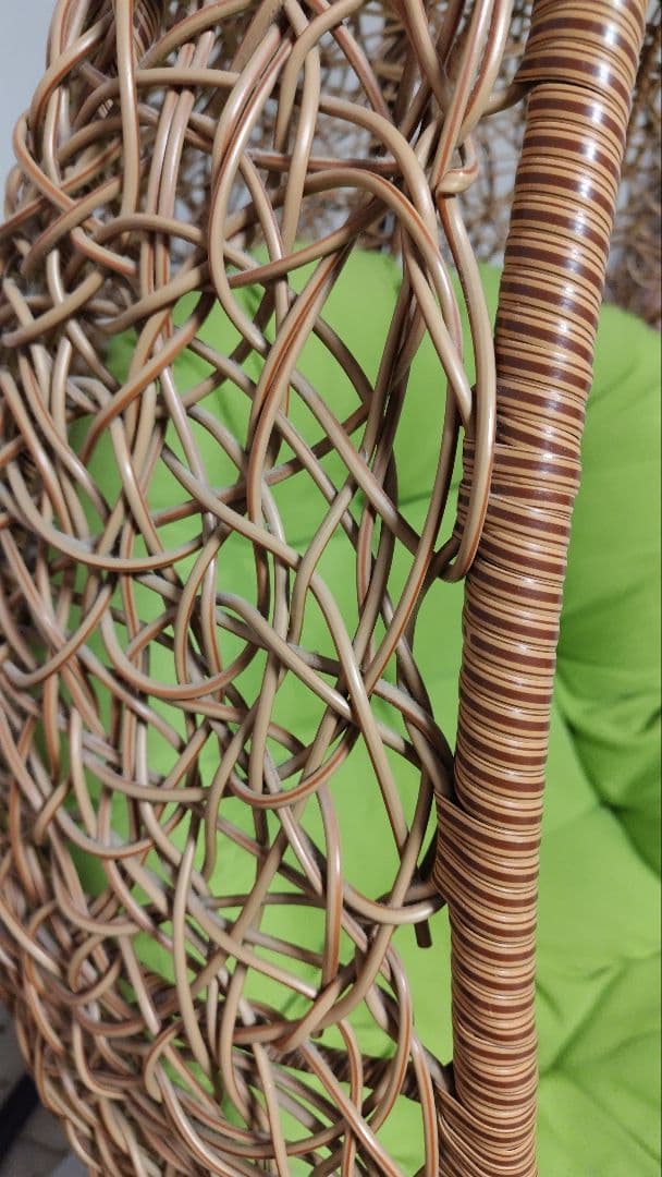 高級卵型ハンギングチェア 自立式のスタンド付き 人工ラタン（PEラタン）編み