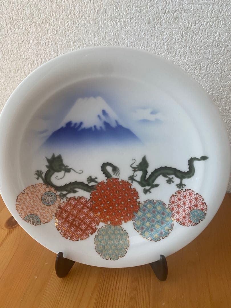 有田焼　富士山と龍のデザイン皿2枚セット