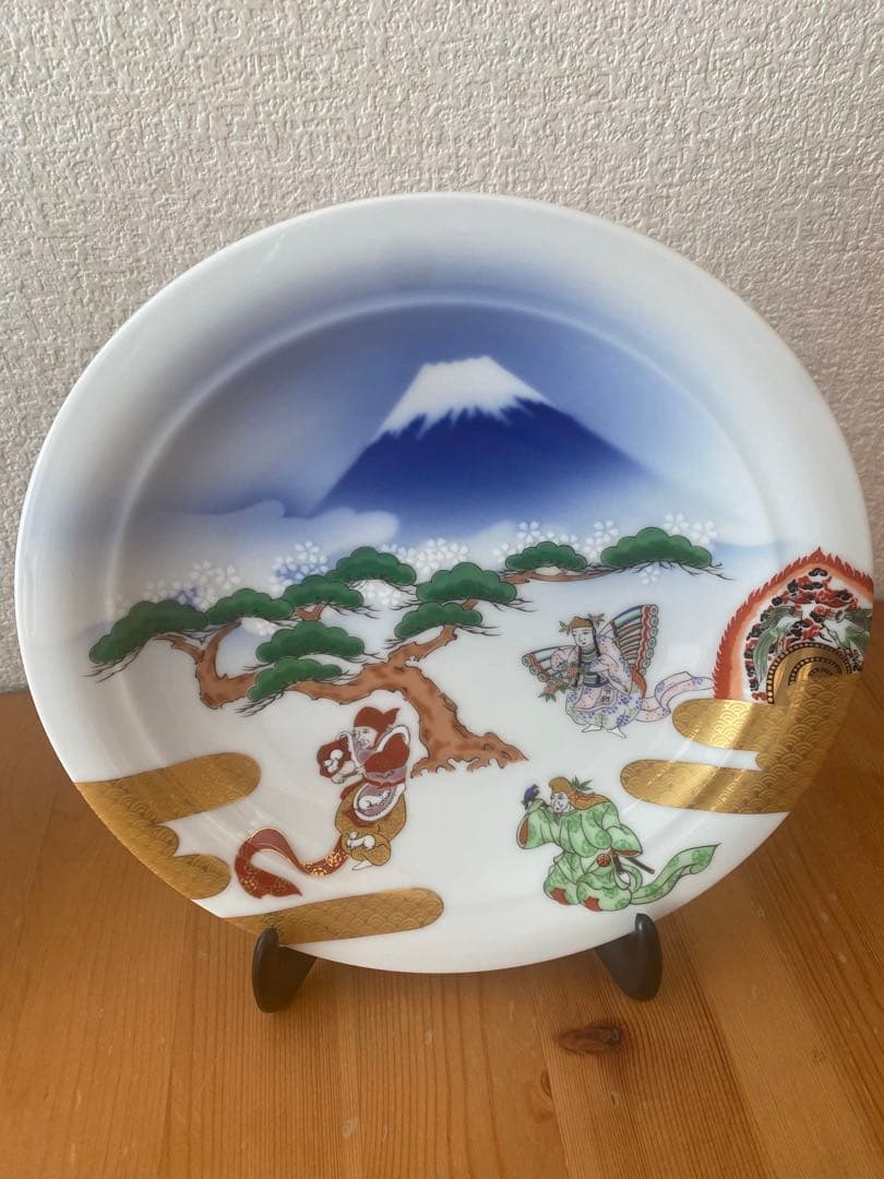 有田焼　富士山と龍のデザイン皿2枚セット