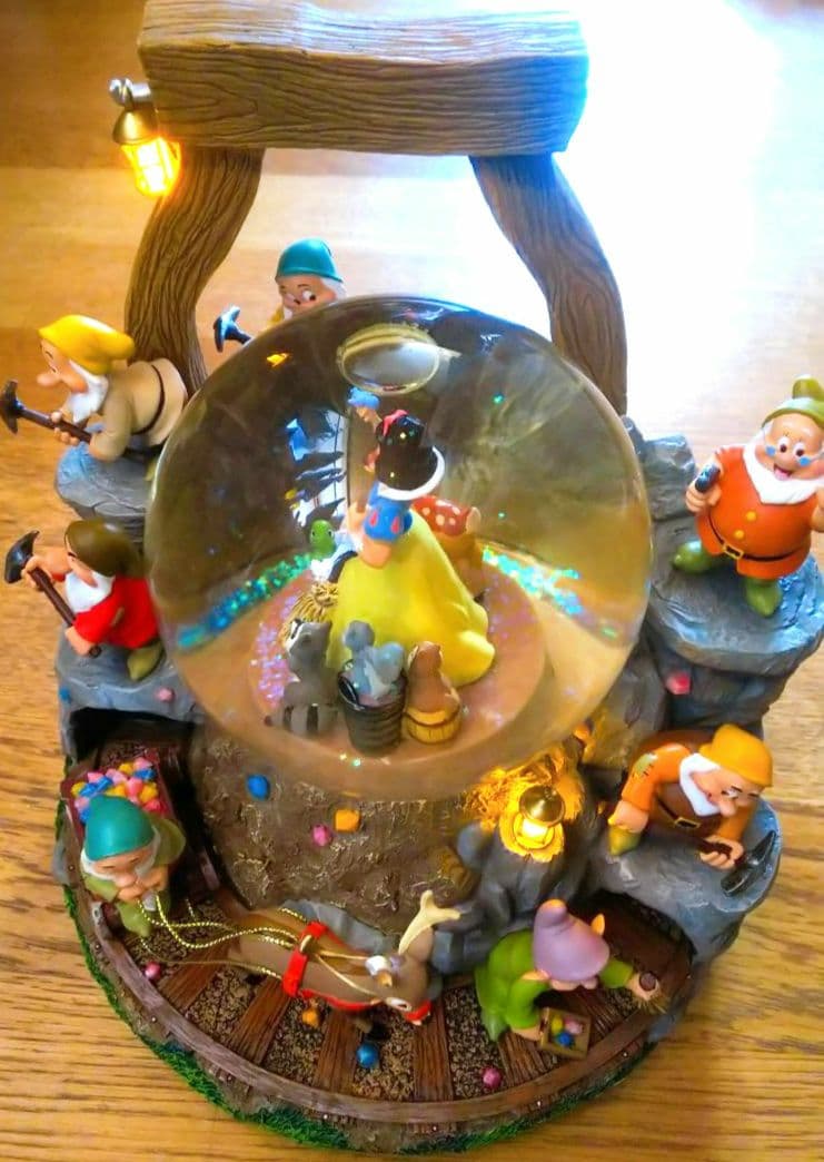 【 白雪姫 】 Disney 七人の小 スノーグローブ オルゴール