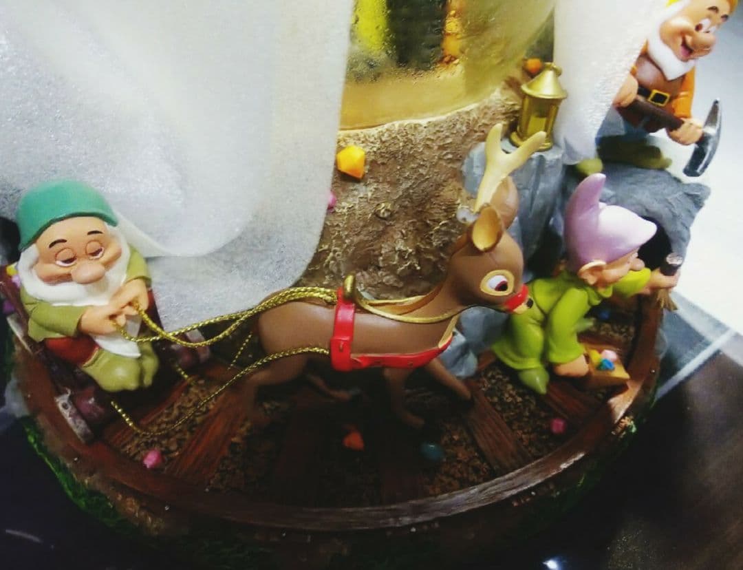 【 白雪姫 】 Disney 七人の小 スノーグローブ オルゴール