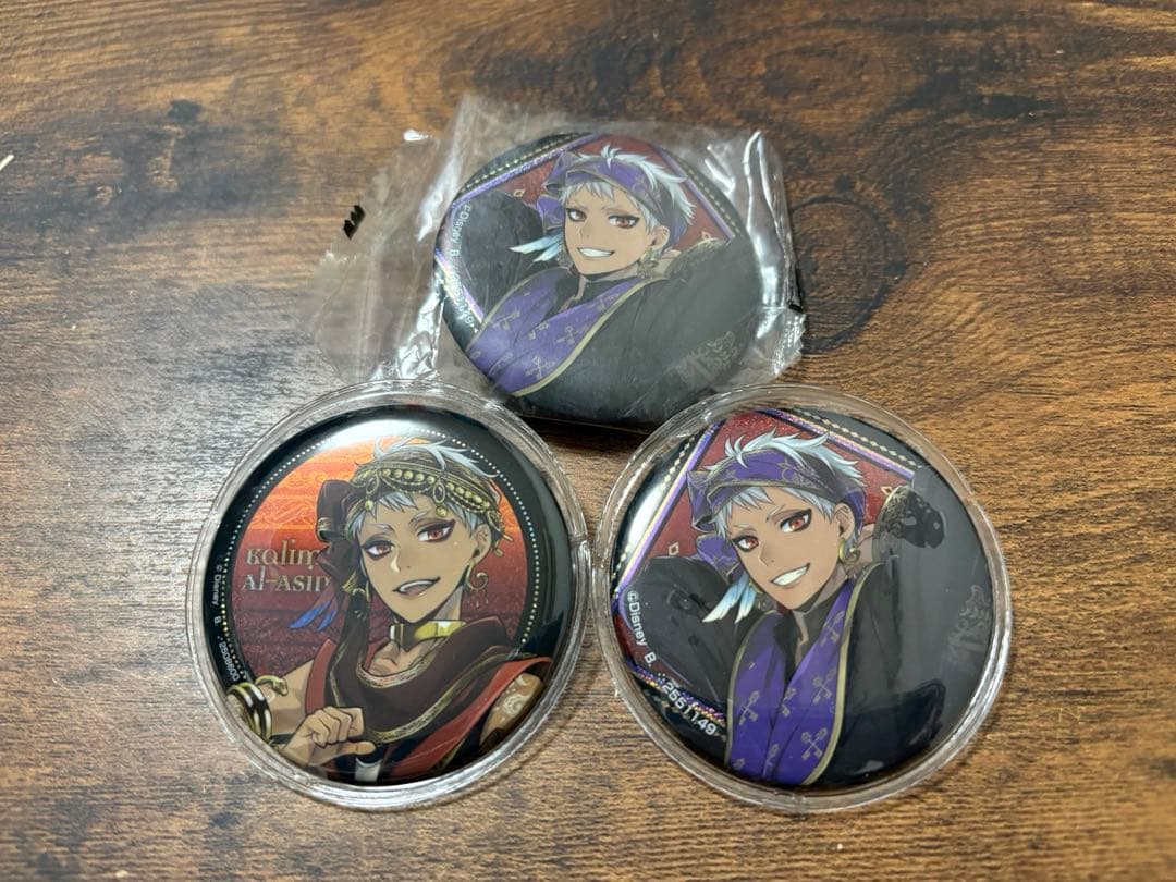 ツイステ カリム・アルアジーム 缶バッジ - メルカリ