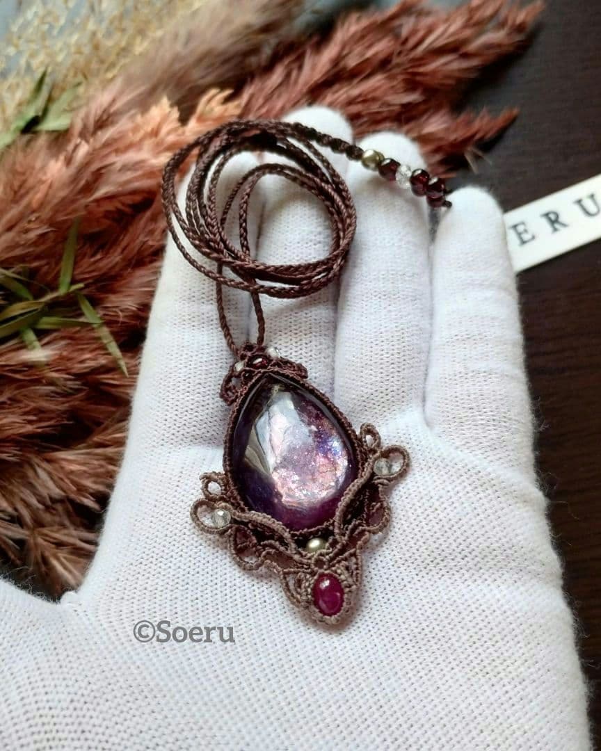 レピドライト＆ルビーのマクラメ編みネックレス　ペンダント　天然生