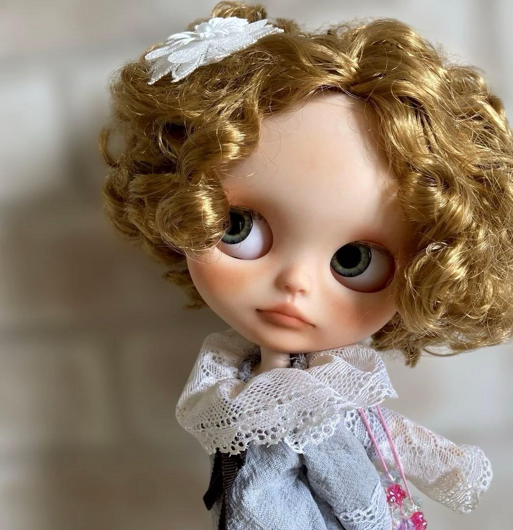 カスタムアイシードール　　137 首傾げ　　ウェービーヘアー