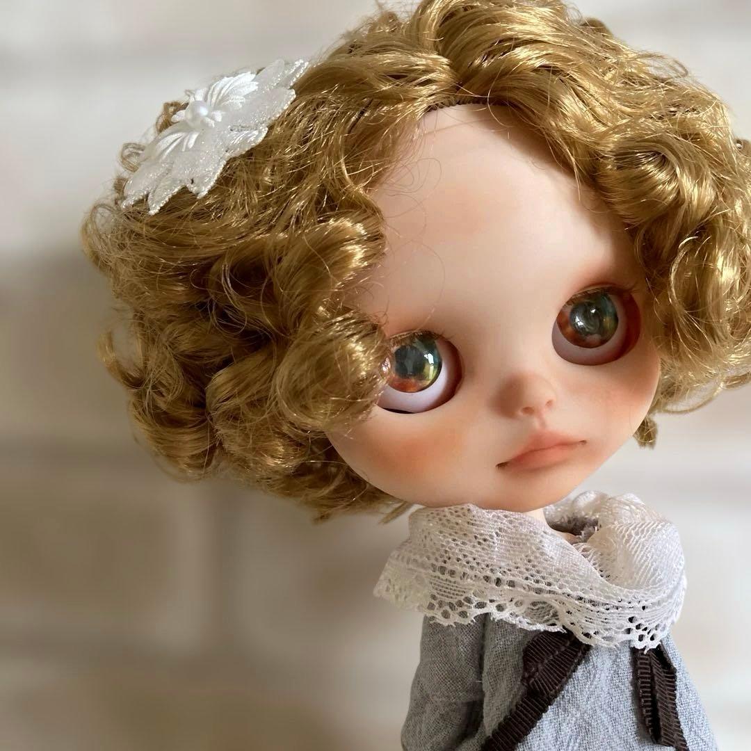 カスタムアイシードール　　137 首傾げ　　ウェービーヘアー