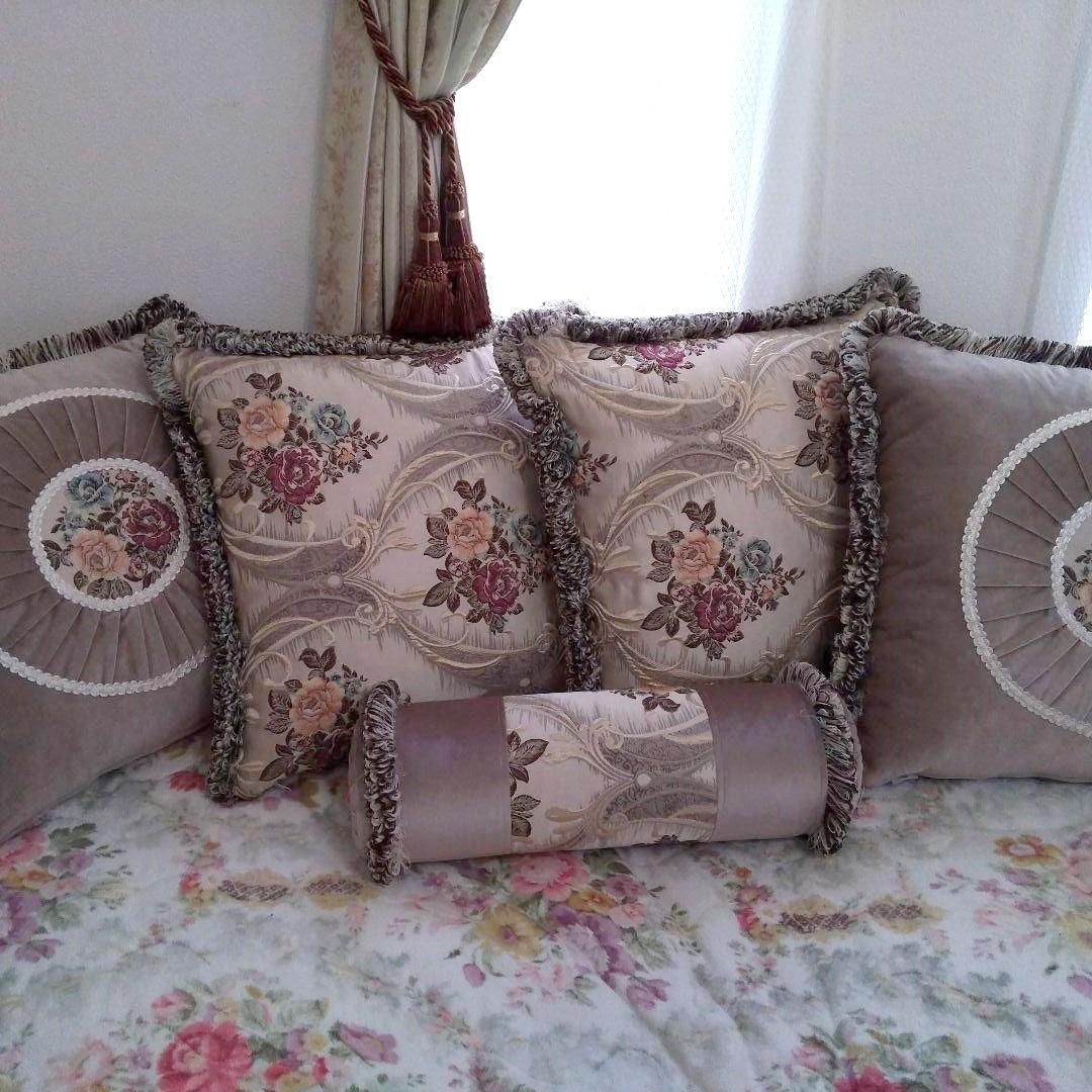 トルコ直輸入　高級　クッションセット　５品　ロココ