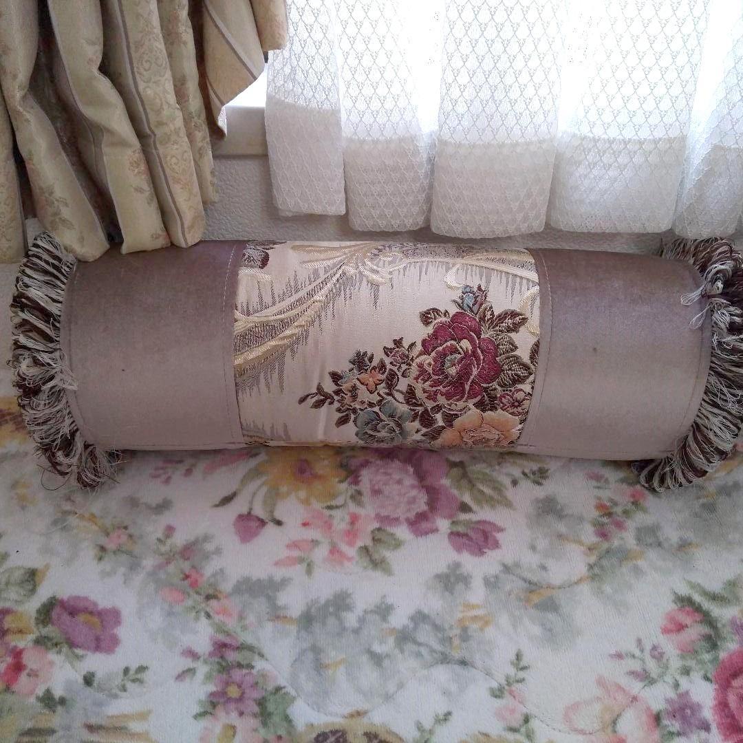 トルコ直輸入　高級　クッションセット　５品　ロココ