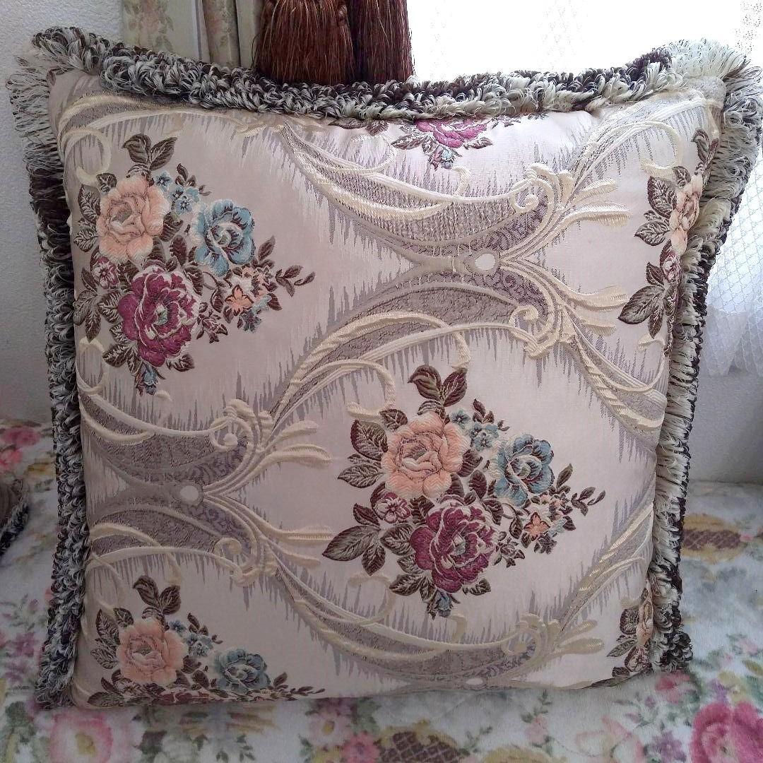 トルコ直輸入　高級　クッションセット　５品　ロココ