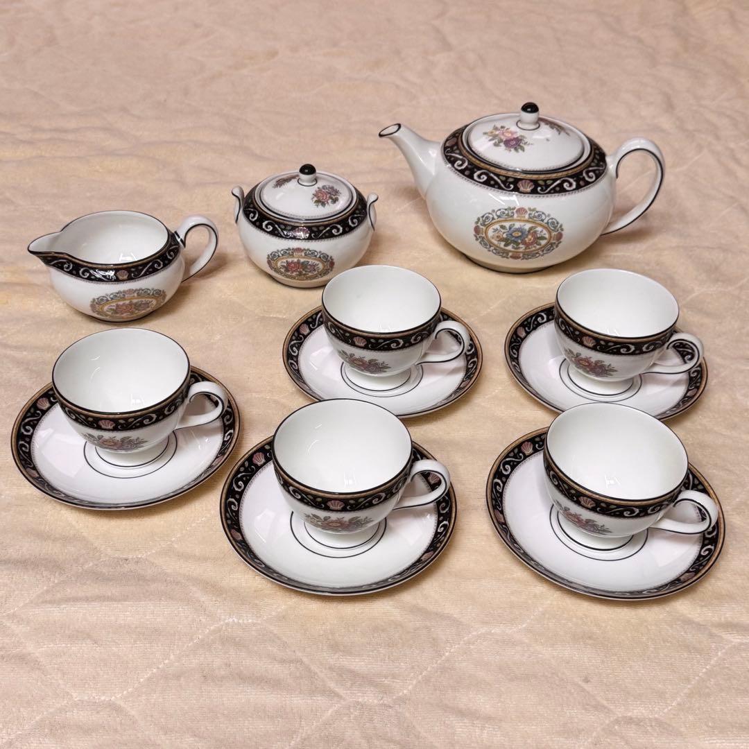 美品 廃番 ウェッジウッドラニーミード ディナーセットコーヒーセット付30ピース