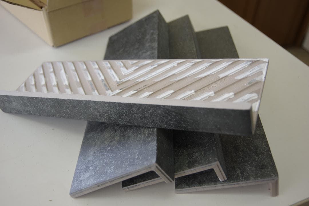 外装床タイル　 LIXIL　ベスパ　段鼻タイル　1箱　新品