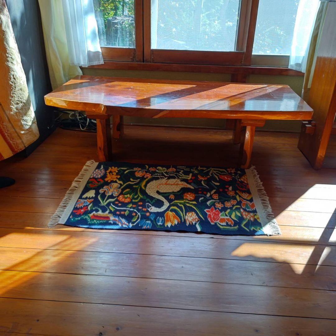 イチイ（一位）の一枚板のロ－テ－ブルです。