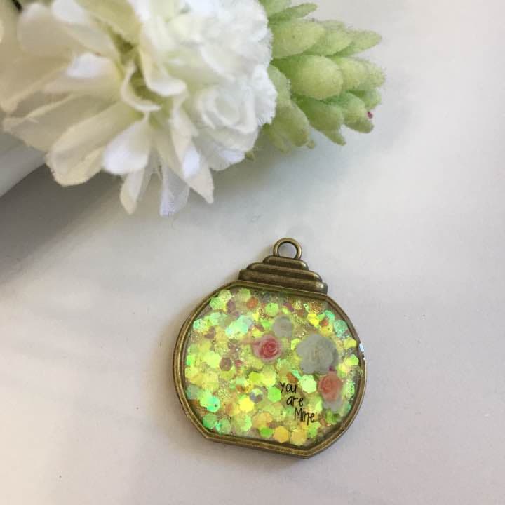 たなか様ご確認用ページ レジンで写真チャーム オーダー品