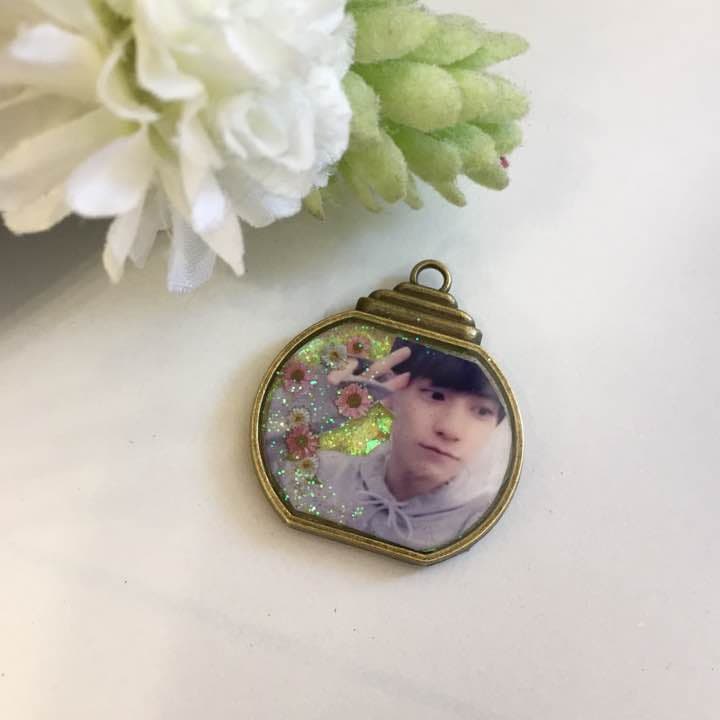 たなか様ご確認用ページ レジンで写真チャーム オーダー品