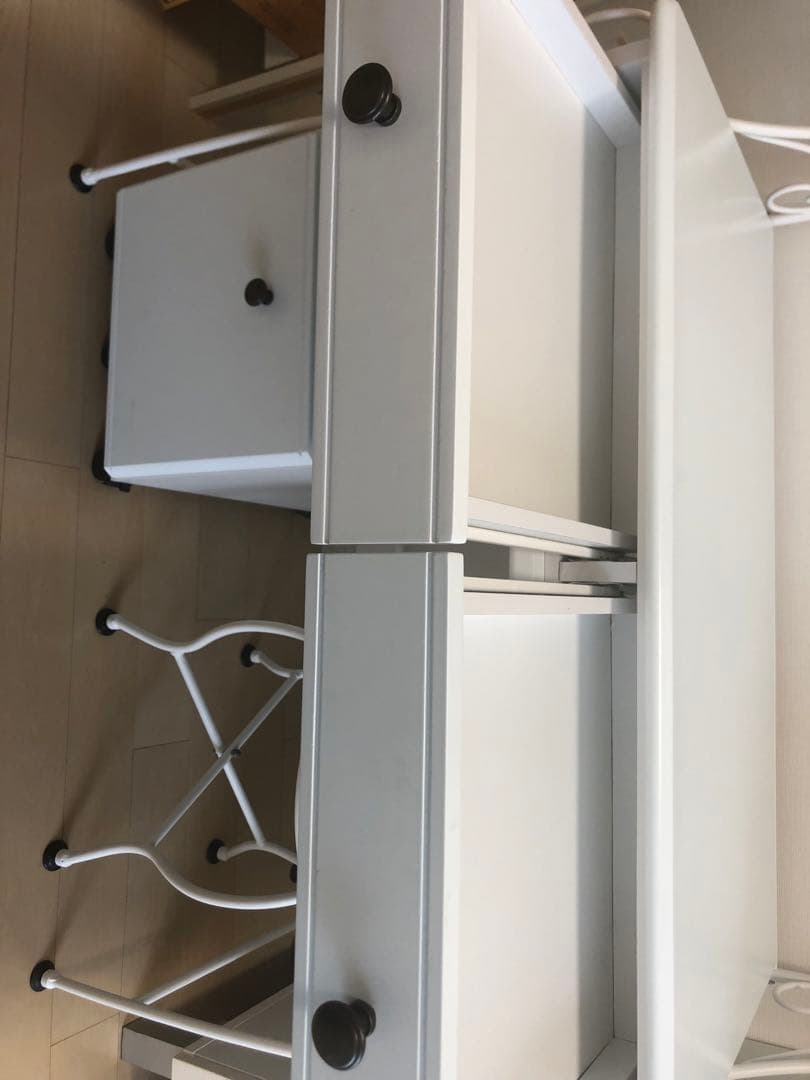 ニトリ　学習机　ワゴン、いす付き　猫脚風　ドレッサー　白