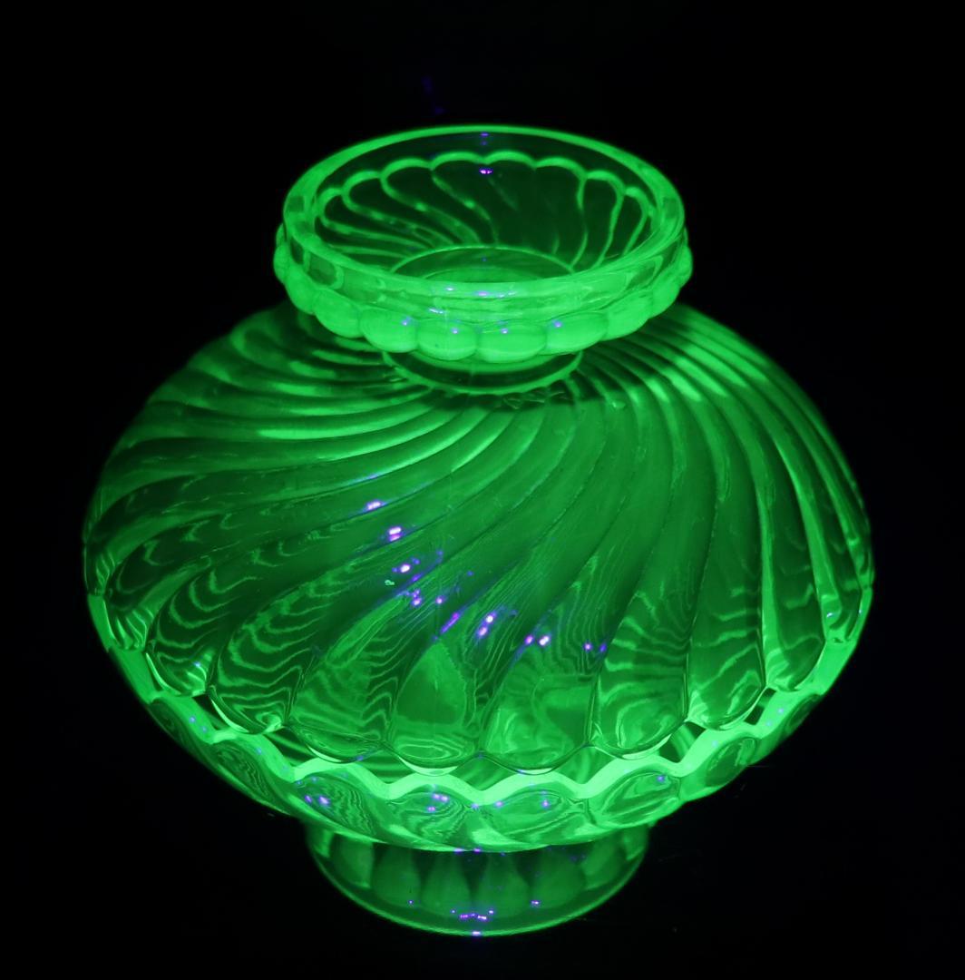 オールド・バカラ 激レア ウランガラス製 バンブー 花型コンポート アンティーク