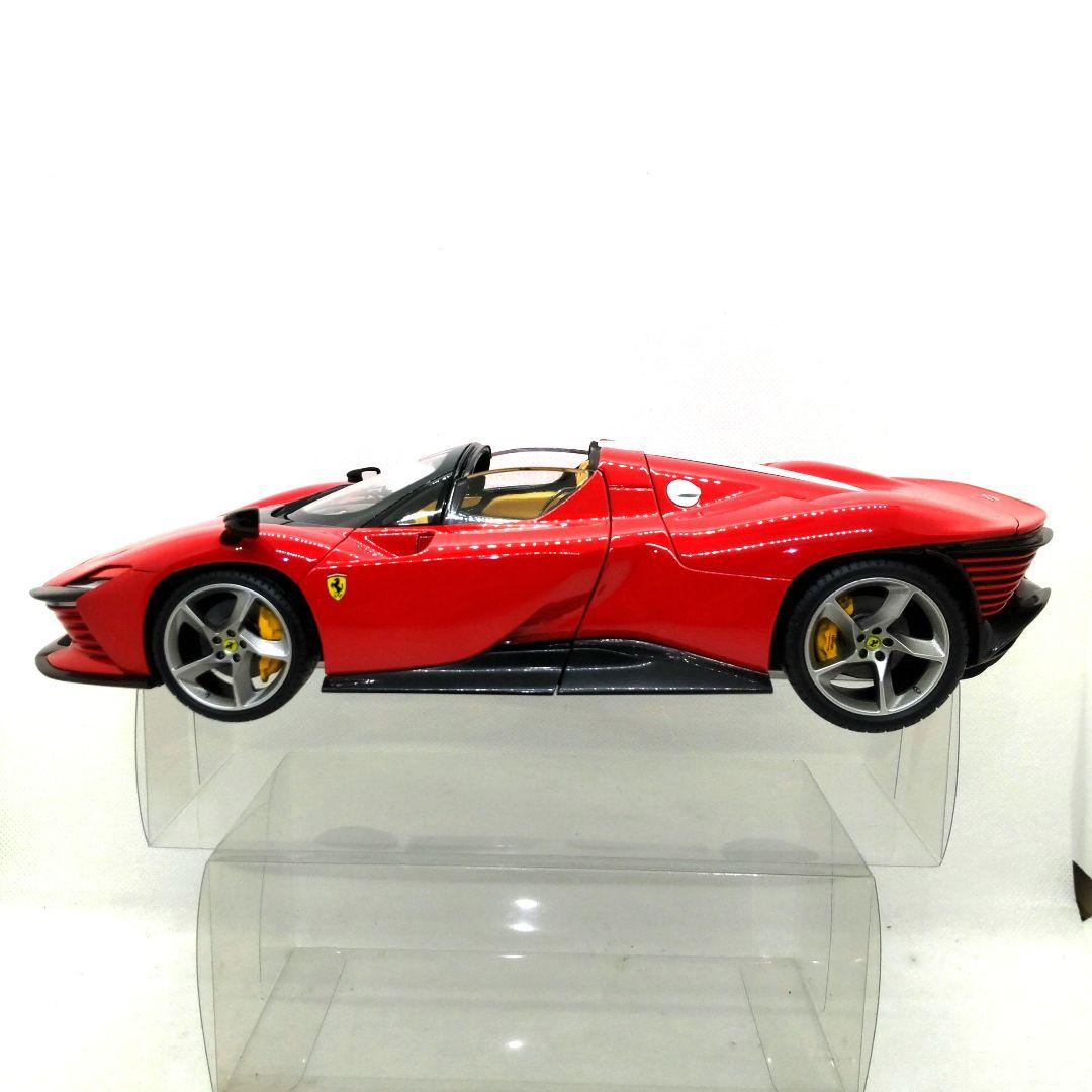 ブラーゴ1/18 フェラーリ デイトナ SP3 クローズドルーフ - メルカリ