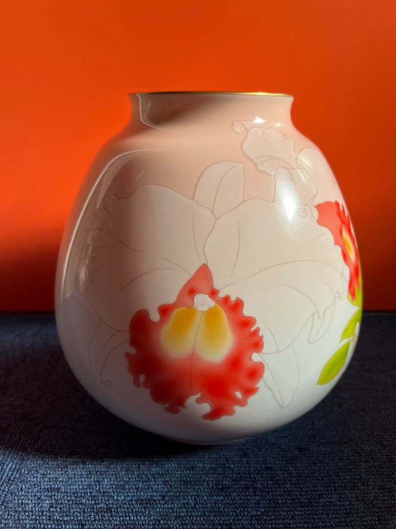 1258 香蘭社 金彩 胡蝶蘭 花瓶 花台付き 未使用 - メルカリ