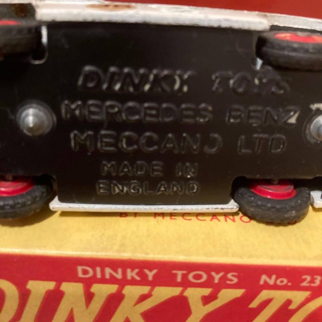 Dinky Toys No.237 メルセデス・ベンツ レーシングカー