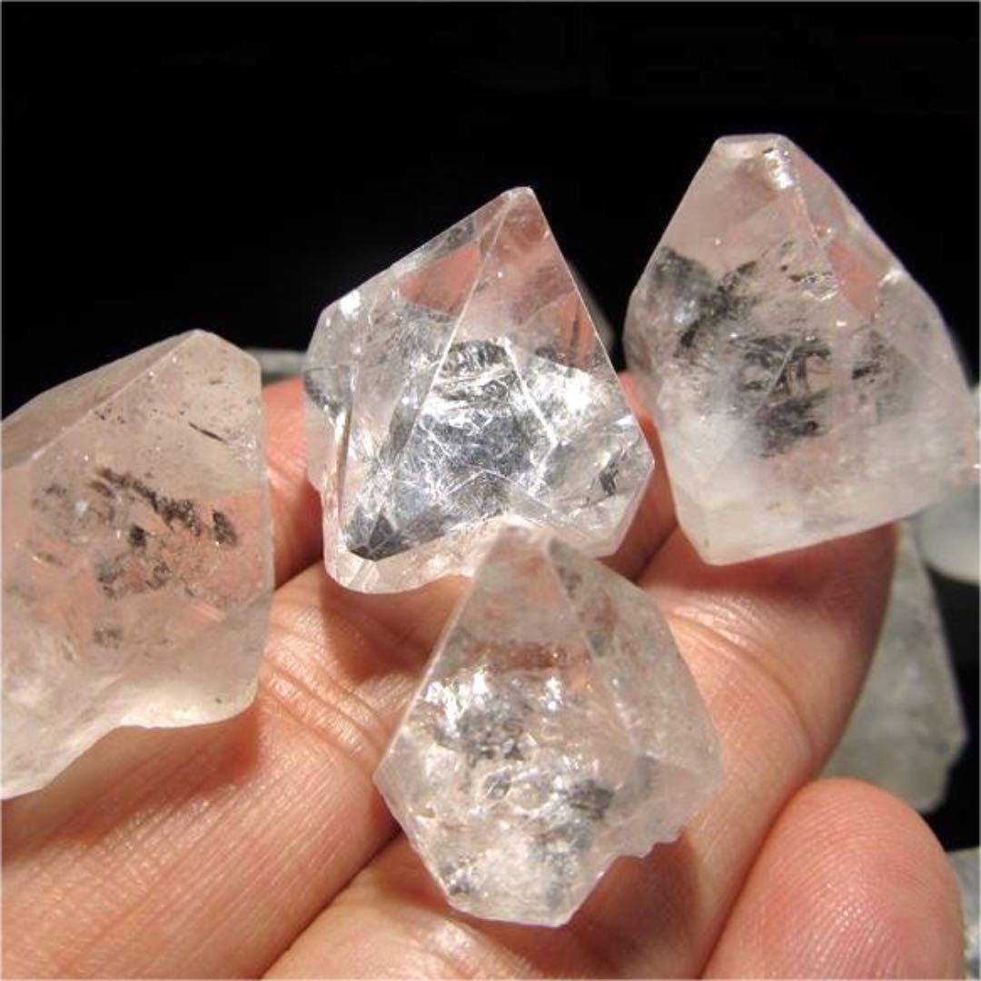 ★特選一石★希少☆強力な浄化の石【極上アポフィライト『魚眼石』結晶ポイント】❤️