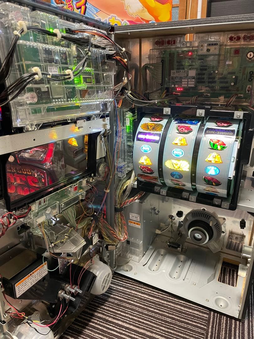 引き取り歓迎】パチスロ 実機 ガン×ソード - メルカリ