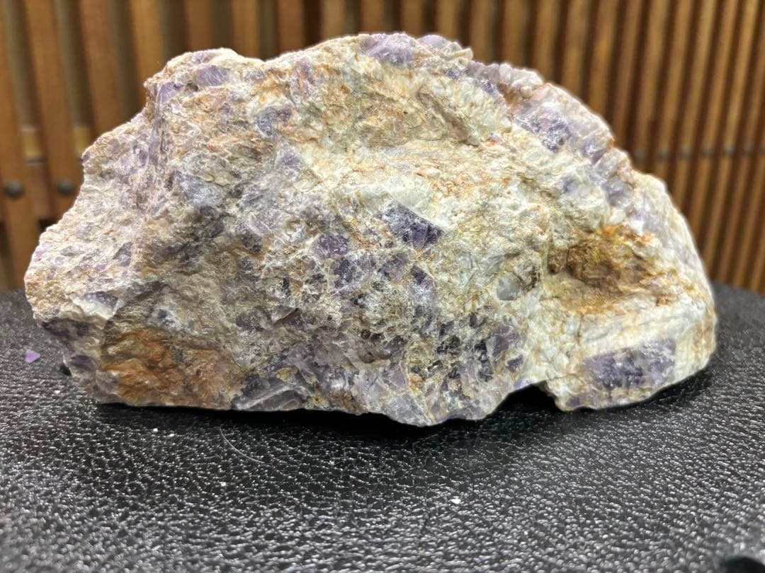 大化けするかも❣️❣️ 天然紫色 原石 紫色と緑色の混合 １６５６g