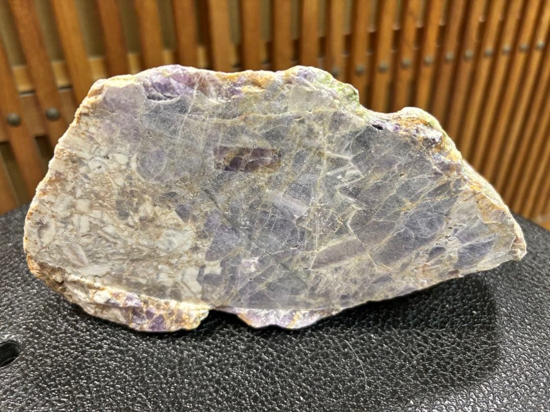 大化けするかも❣️❣️ 天然紫色 原石 紫色と緑色の混合 １６５６g