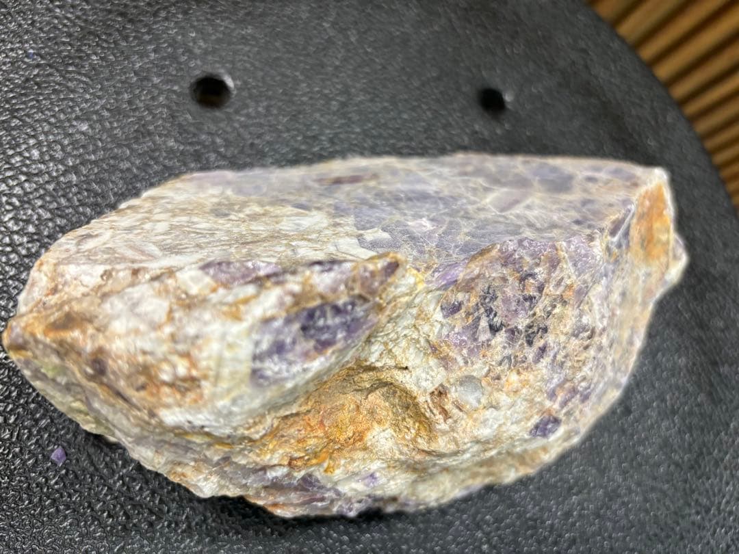 大化けするかも❣️❣️ 天然紫色 原石 紫色と緑色の混合 １６５６g