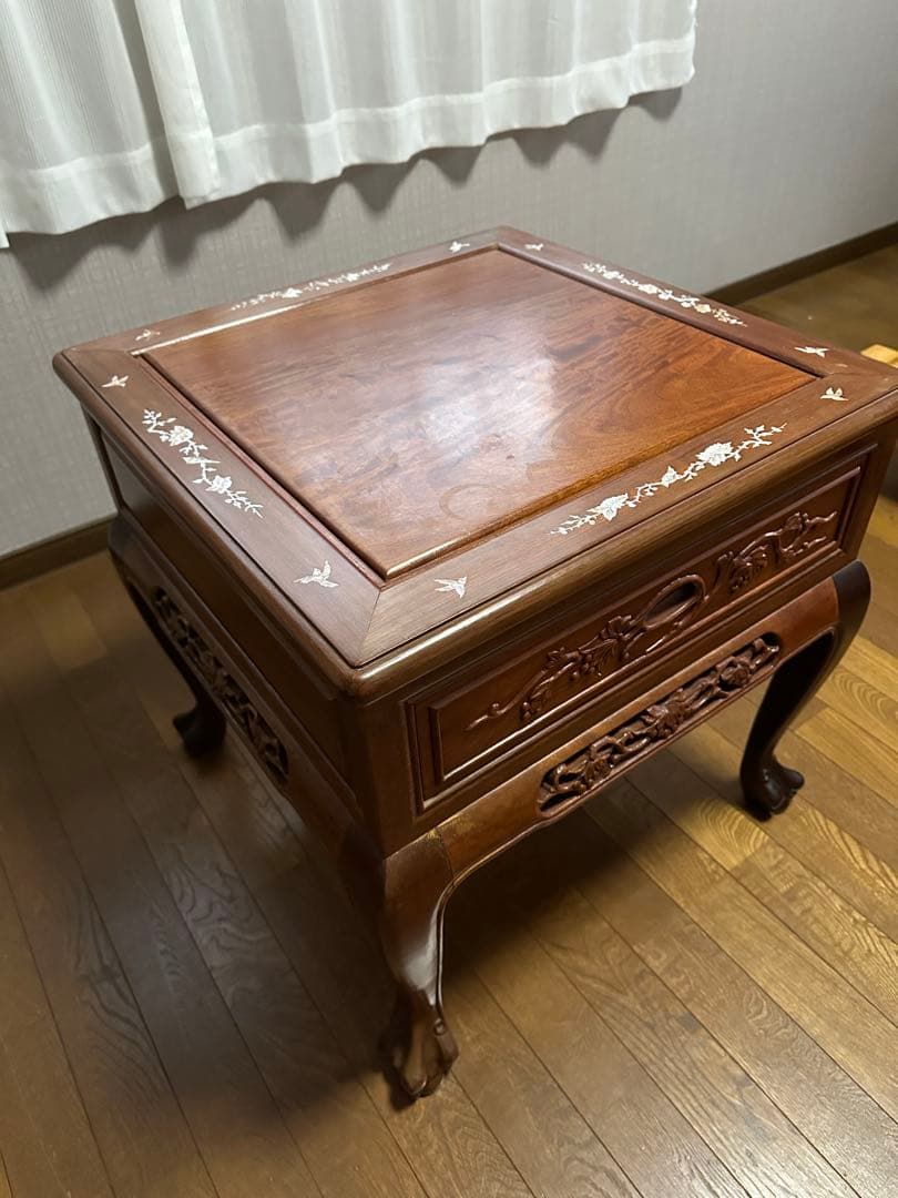 螺鈿入りサイドテーブル(木製彫刻入り)