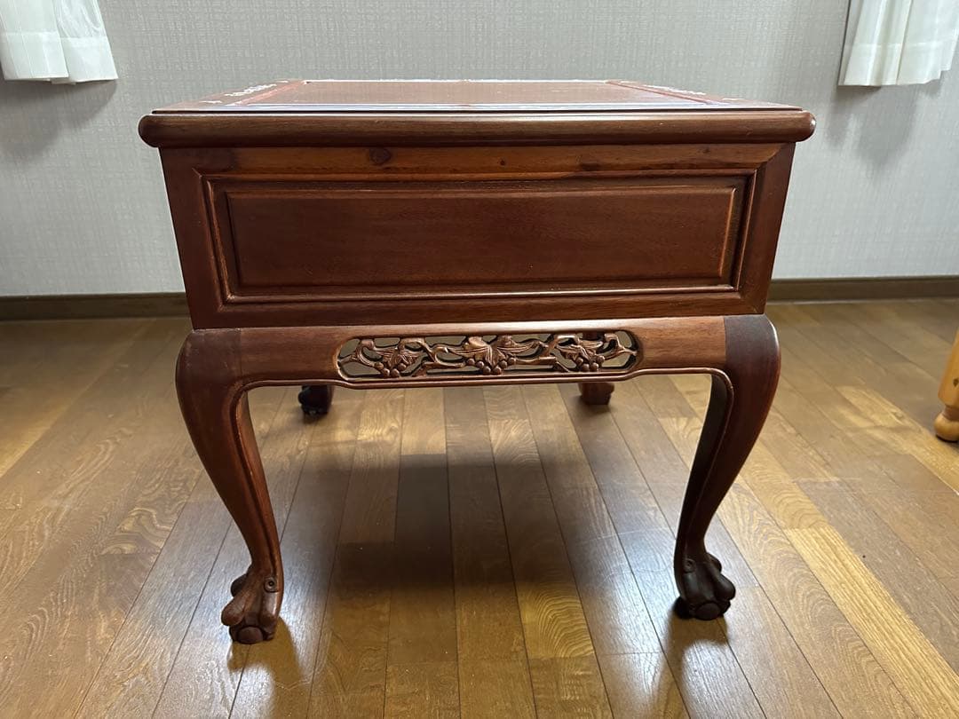 螺鈿入りサイドテーブル(木製彫刻入り)