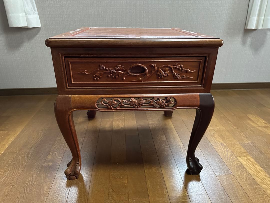 螺鈿入りサイドテーブル(木製彫刻入り)