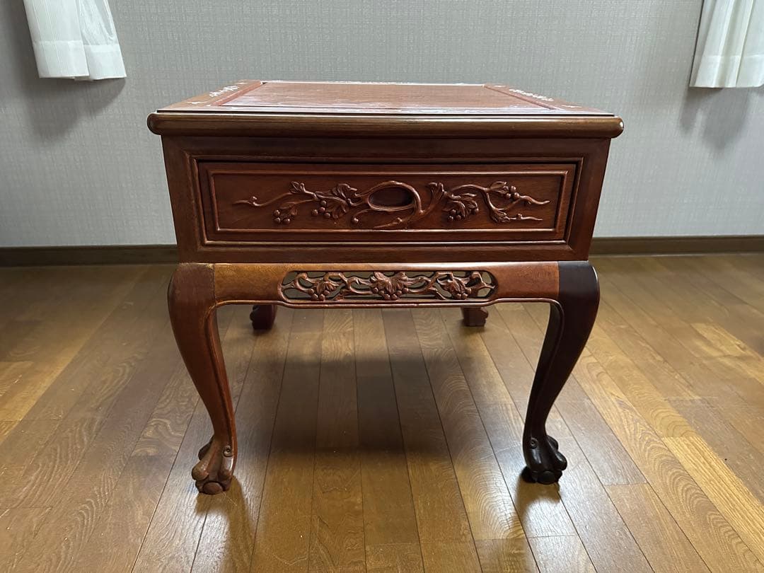 螺鈿入りサイドテーブル(木製彫刻入り)