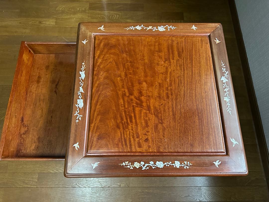 螺鈿入りサイドテーブル(木製彫刻入り)