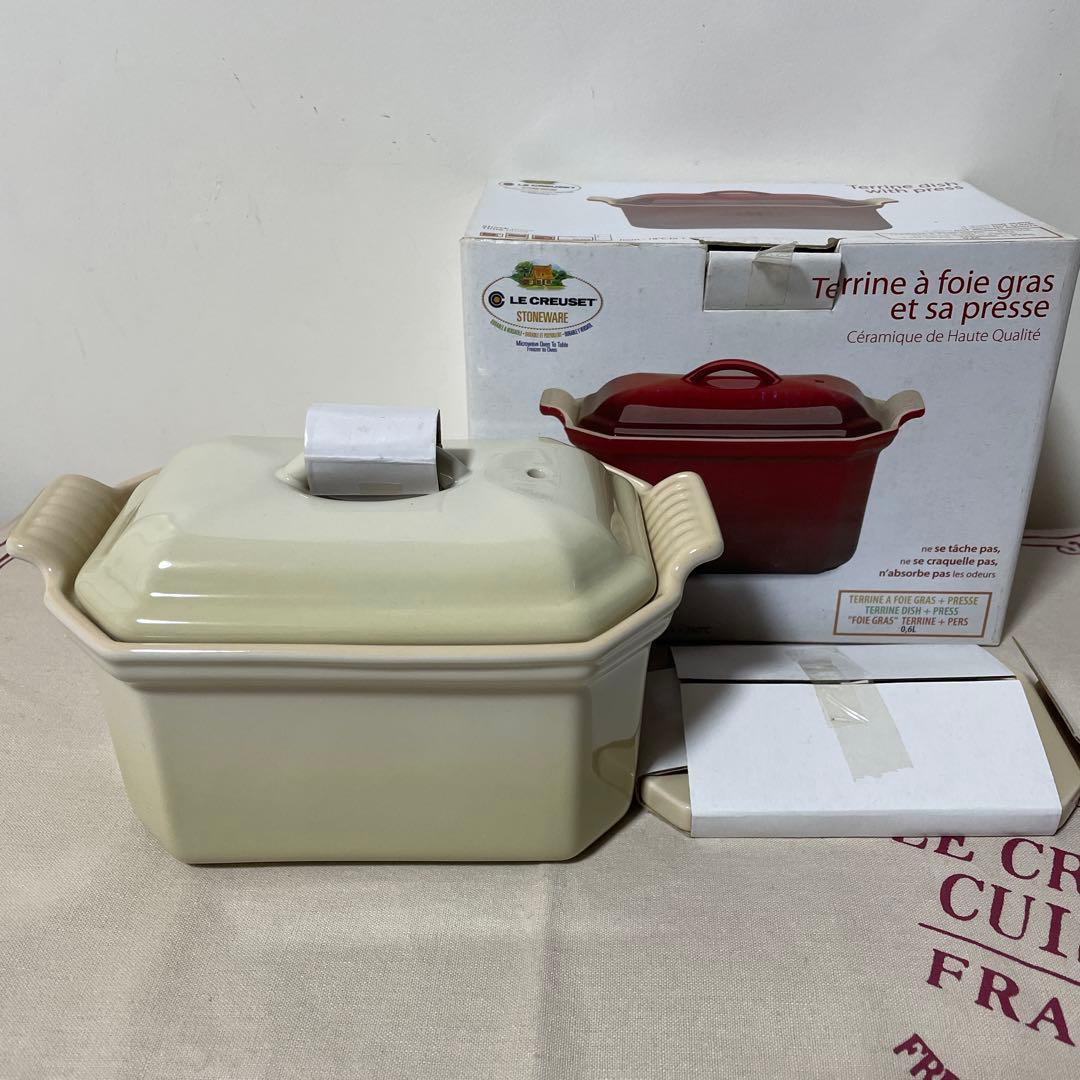 《新品》ルクルーゼ ヘリテッジテリーヌ プレスプレート付き ベージュイエロー