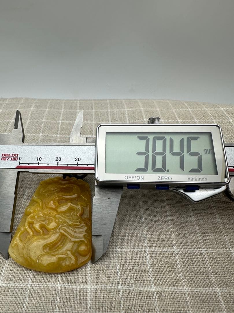 ☆天然☆ ミャンマー翡翠 黄翡翠 精巧な彫刻（竜紋）ネックレス ペンダント