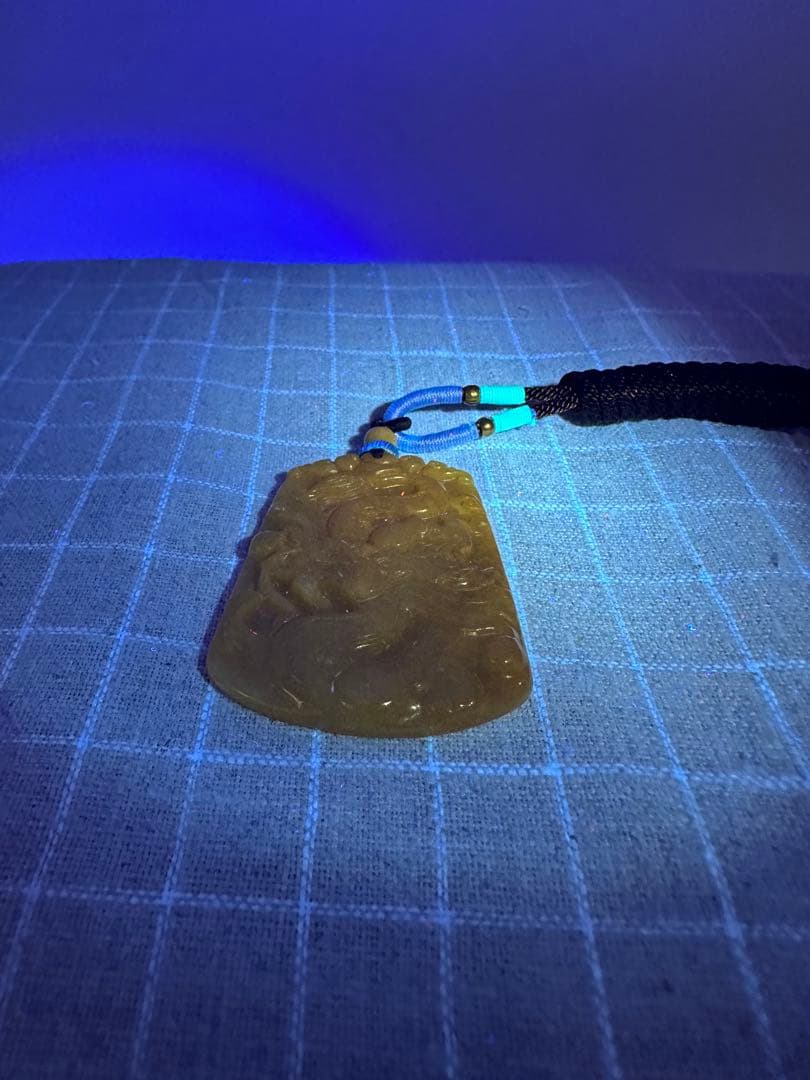 ☆天然☆ ミャンマー翡翠 黄翡翠 精巧な彫刻（竜紋）ネックレス ペンダント