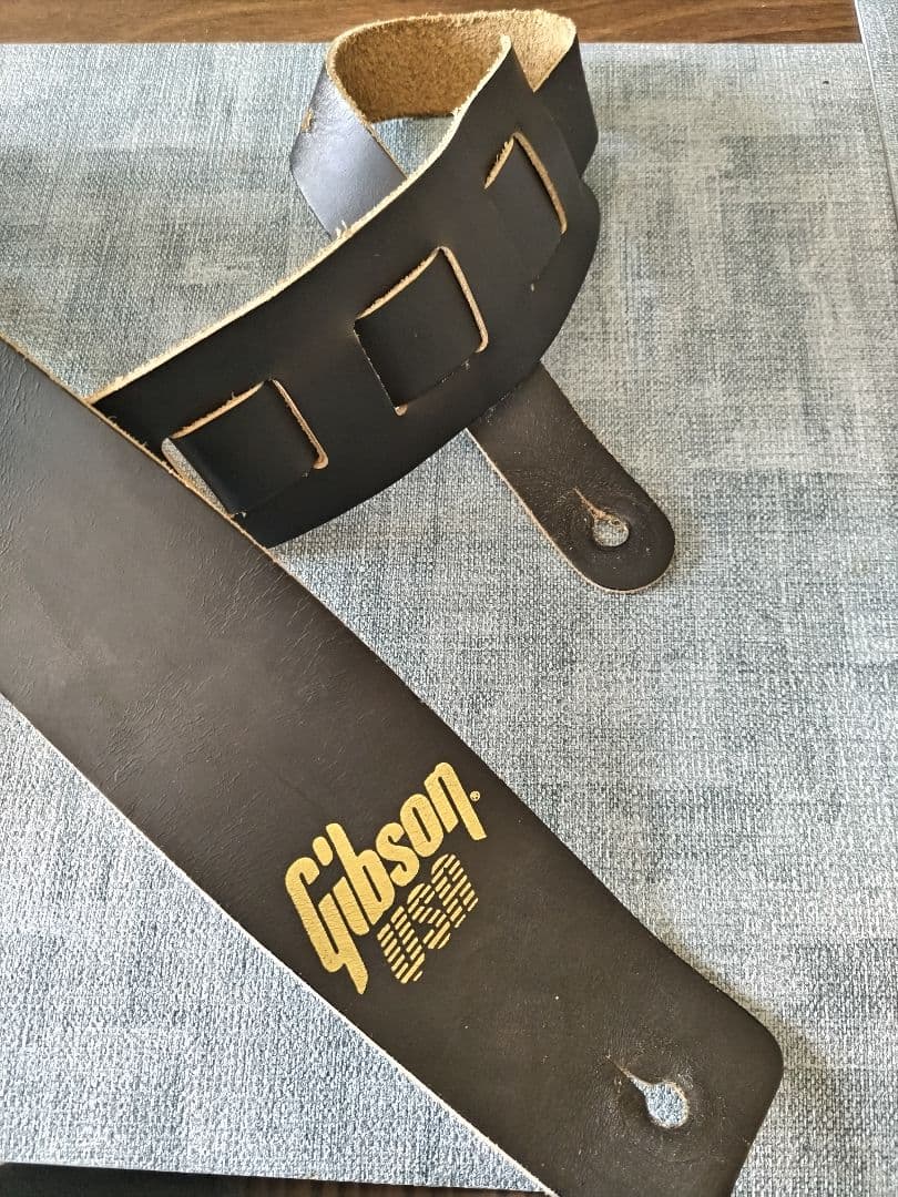 ギブソンレスポールカスタム1992年製造？ ハードケース 革製ストラップ