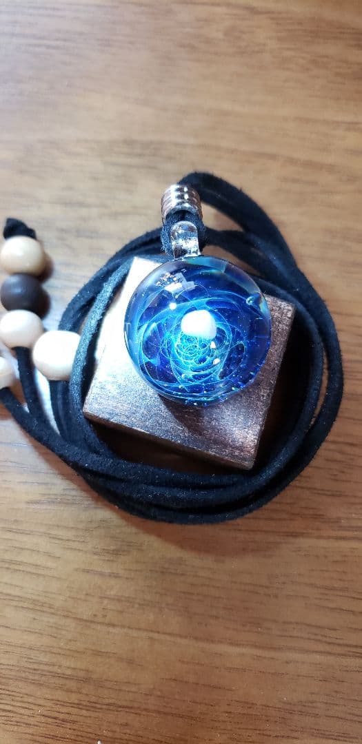 宇宙モチーフガラスネックレス