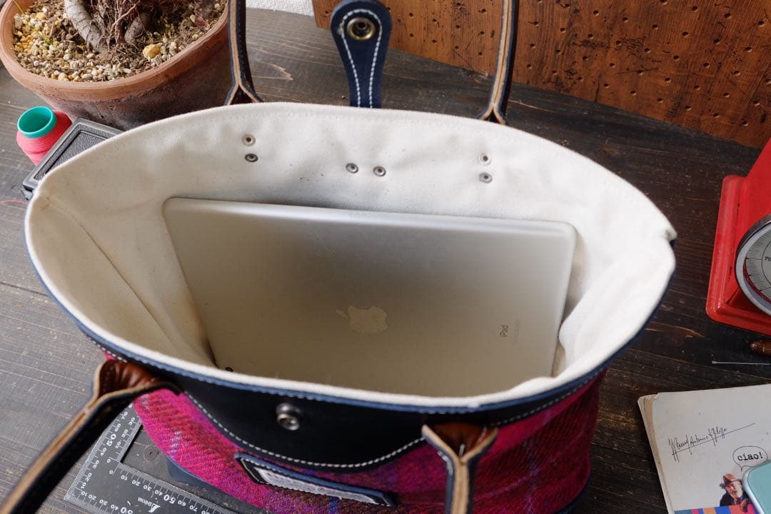 Harris tweed チェックブラックレザートートバッグ　ハリスツイード