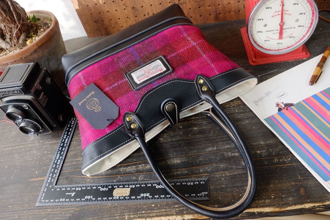 Harris tweed チェックブラックレザートートバッグ　ハリスツイード