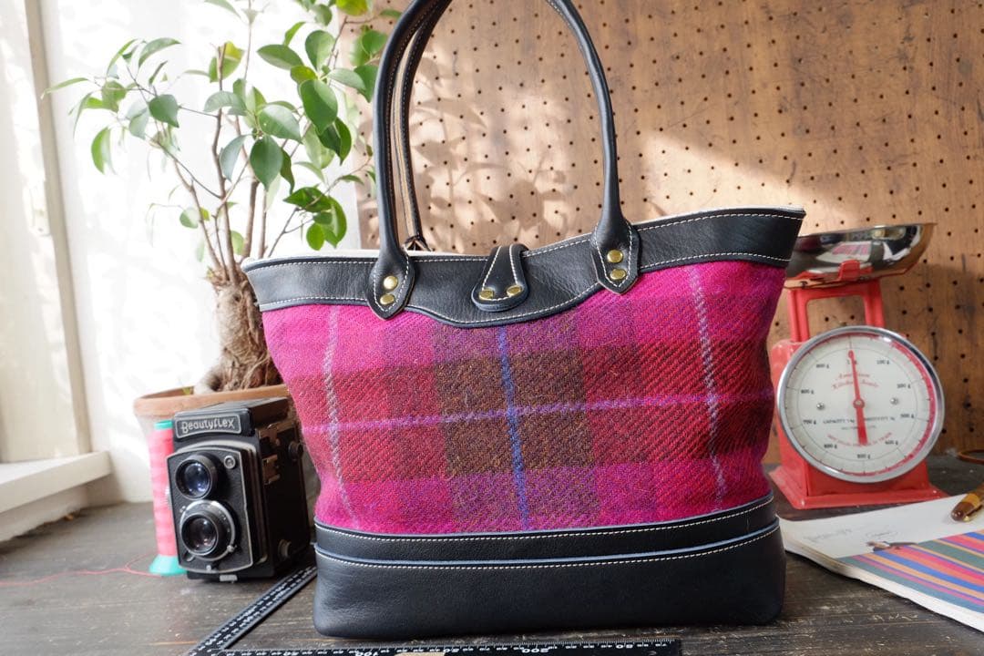 Harris tweed チェックブラックレザートートバッグ　ハリスツイード