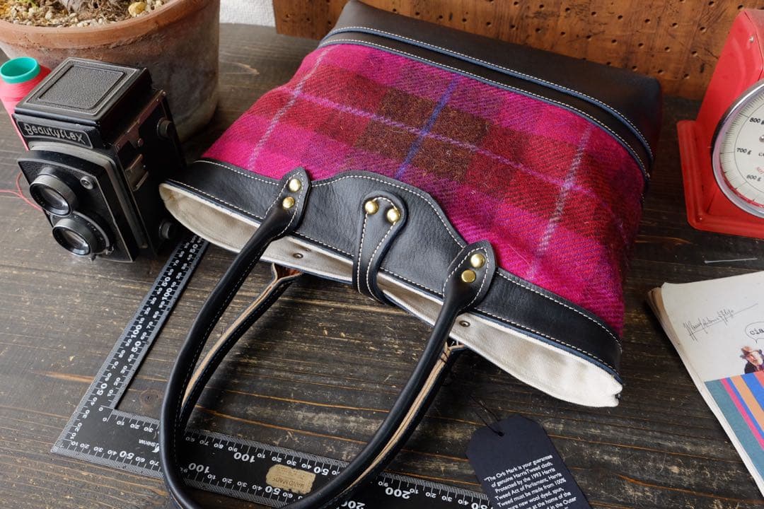 Harris tweed チェックブラックレザートートバッグ　ハリスツイード