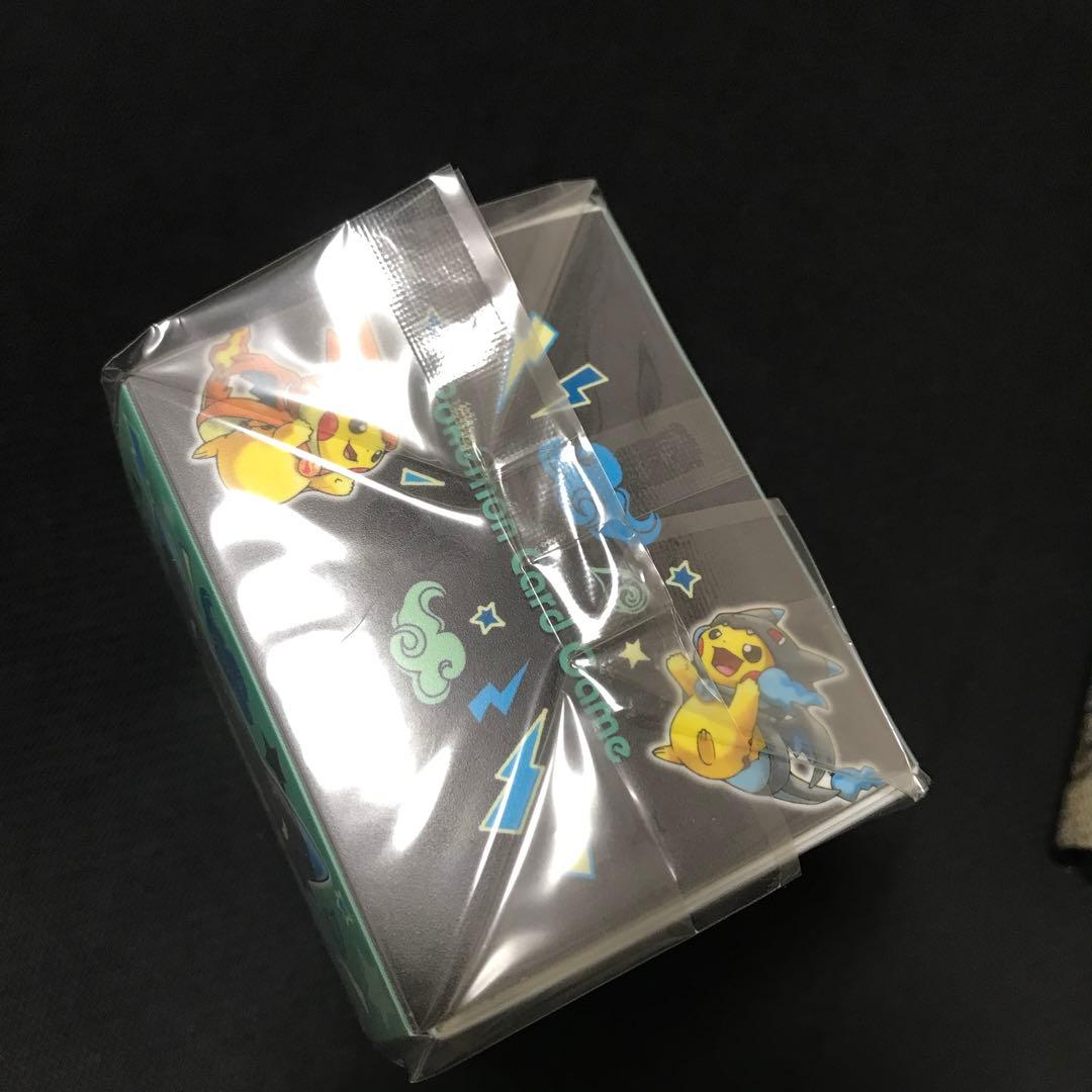 デッキケース メガリザードンXのポンチョを着たピカチュウ